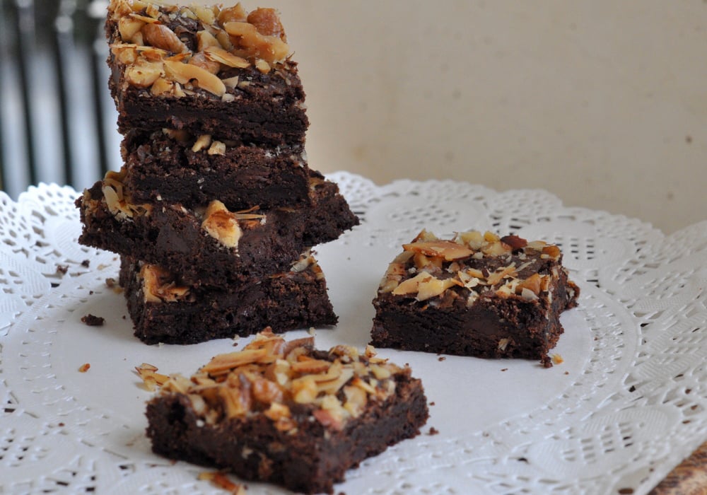 Olive Oil & Mixed Nut Brownies Recipe sinamontales
