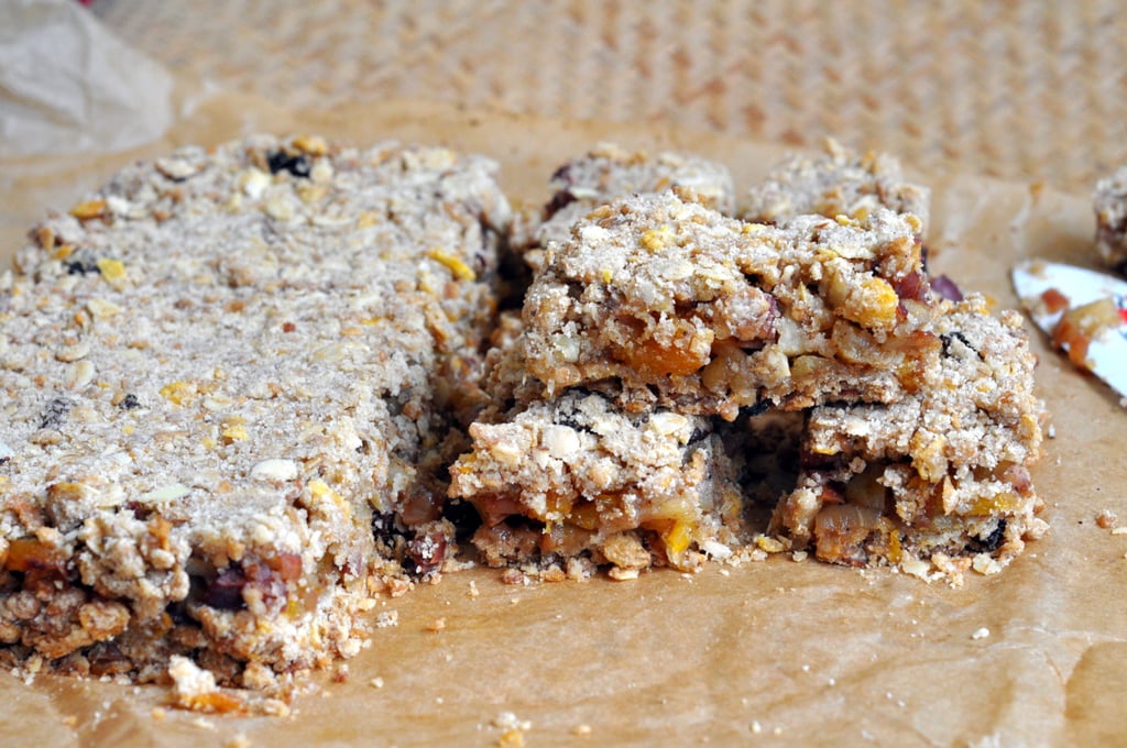 Apple, Apricot & Muesli Breakfast Bars Recipe sinamontales
